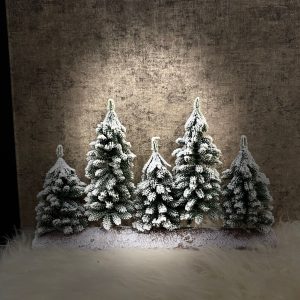 Vijf Kerstboompjes op stam
