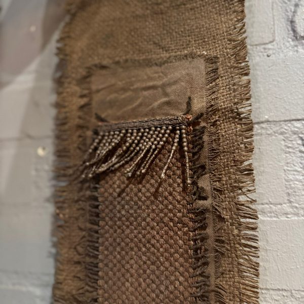 Wandhanger kalkdoek met ijzeren kraaltjes - Afbeelding 3