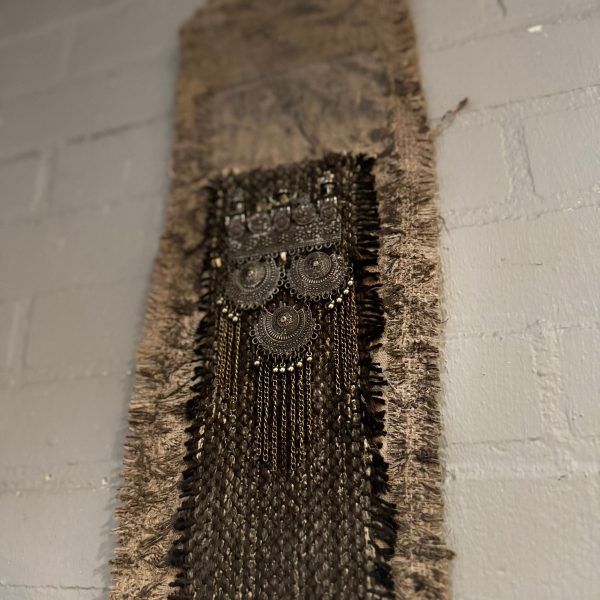 Wandhanger kalkdoek met ijzeren kraaltjes - Afbeelding 4
